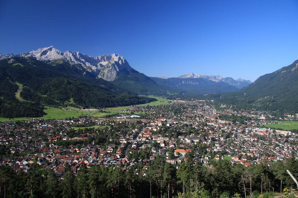 Gastehaus Veronika: Breakfast Buffet & KönigsCard Attractions Included Unterammergau Room photo